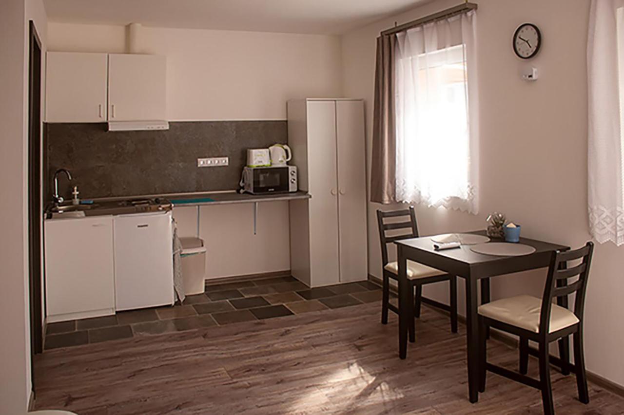 SárvárLAK Apartmanház Exterior foto